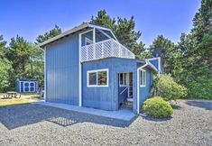 Others 7 Coastal PNW Gem w/ Hot Tub - Walk to Beach!