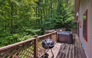 Others 3 Bryson City Cabin in Smoky Mountains w/ Hot Tub!