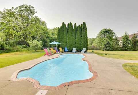 Others Calm Columbia Haven: Outdoor Pool, Hot Tub!