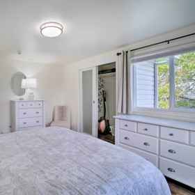 Interior1North Bend Home w/ Cornhole Court & Putting Green,库斯县飯店