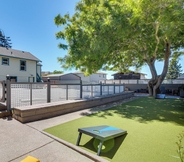 Others 3 North Bend Home w/ Cornhole Court & Putting Green