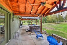 Others 5-acre Getaway w/ Mtn View ~ 14 Mi to Eugene!