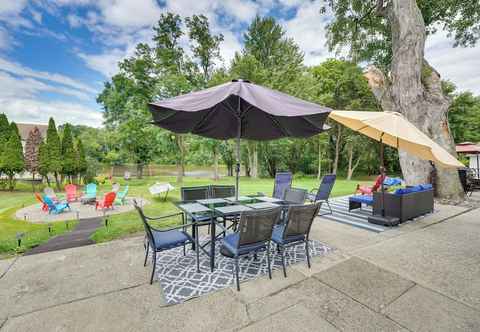 Others Dog-friendly Wallkill Duplex Home w/ Fire Pits!