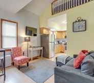 อื่นๆ 7 Cozy Westmont Home: Walk to Metra Station!