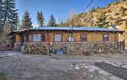 Others 4 Cabin w/ Mtn Views, Creek Access & Hot Tub!