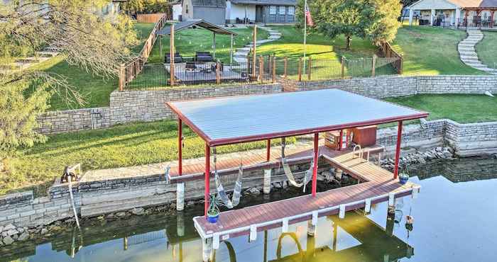 Lainnya Granbury Home w/ Lake Granbury Access + Dock!