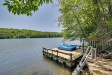 其他 Relaxing New York Home w/ Boat Dock & Lake View!