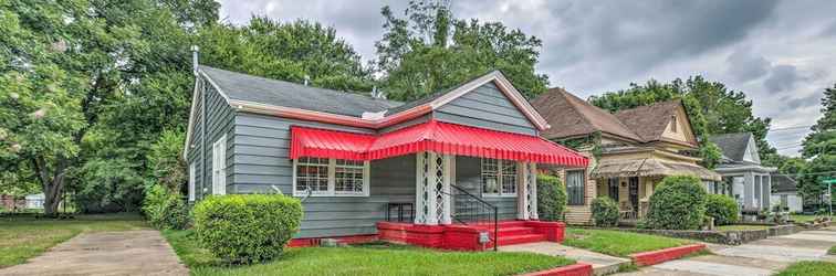 Khác Montgomery Home w/ Porch in Prime Location!