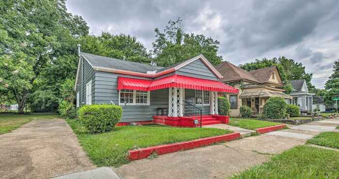 Khác Montgomery Home w/ Porch in Prime Location!