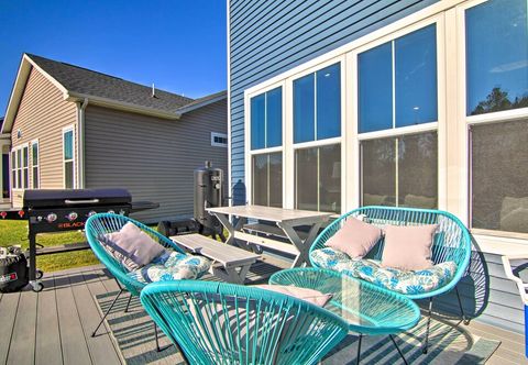 Others Modern Lewes Home w/ Deck, Grill + Pond View!