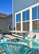 Imej utama Modern Lewes Home w/ Deck, Grill + Pond View!