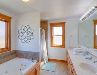 Others 2 Shirley Vacation Rental w/ Shared Indoor Pool