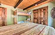 Others 3 Swiss-style Chalet w/ Fireplace - Near Story Land!