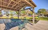 Lain-lain 5 Updated Lake Conroe Cabin Rental - Walk to Water!