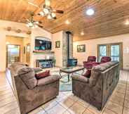 Lain-lain 5 Spacious Stucco Home w/ Multi-level Patio!