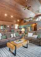 Imej utama Wisconsin Cabin w/ Private Hot Tub & Deck