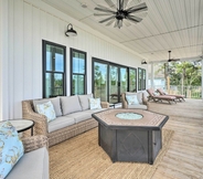 อื่นๆ 5 Upscale Oak Island Escape w/ 66-ft Veranda!