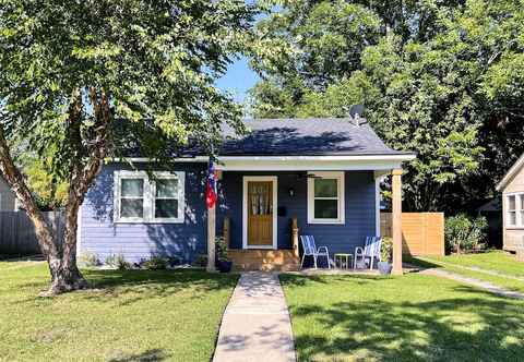 Others Central Cottage w/ Grill, 1 Mi to Cajun Field