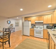 Others 3 Cute Grand Haven Apartment: Walk Downtown Streets!