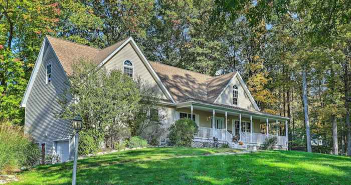 Lainnya Grand Pine Bush Retreat on 2 Acres w/ Deck!