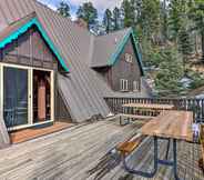 Others 4 Family-friendly Red River Retreat w/ Deck!
