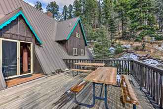 Others 4 Family-friendly Red River Retreat w/ Deck!