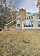 Imej utama Serene Riverfront Home w/ Torch Lake Access!