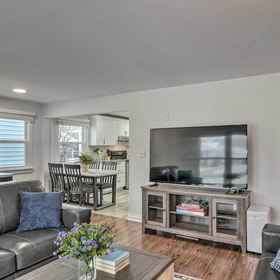 Interior 1 ที่อยู่ที่เงียบสงบใน Buffalo พร้อมพื้นที่ระเบียงสำหรับการทำบาร์บีคิว, โรงแรม & ที่พัก Daniel J. Molloy, MD