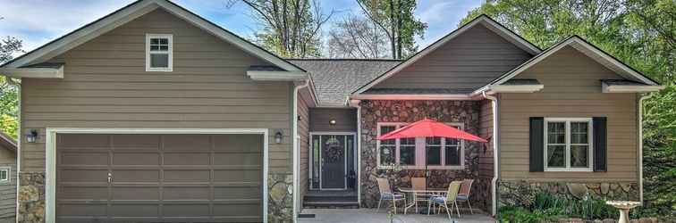 Others Maggie Valley Home w/ Hot Tub, Deck & Forest Views