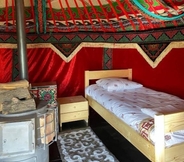 Others 4 Ulush Yurts