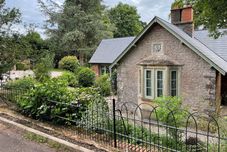 อื่นๆ Court Lodge