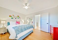 기타 6 1185 Tamarack 4 Bedroom Home by RedAwning