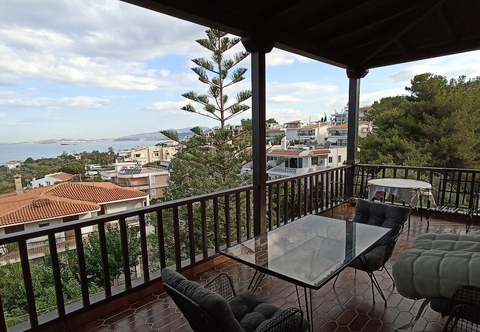 Others Beautiful 2-bed House in Saronida