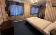 Others 5 All Seasons Gatwick Guest House