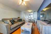 Others Townhome w/ Community Pool: 11 Mi to Dtwn Raleigh!