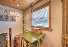 その他 7 Rockaway Beach Hideaway w/ Hot Tub & Fireplace!