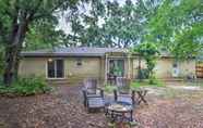 Others 3 Quiet Retreat w/ Fire Pit ~ 4 Miles to Pensacola!