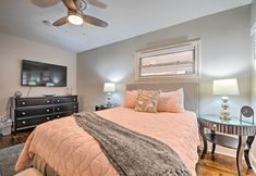 Others 6 Atlanta Retreat w/ Deck in Greenbriar Area!