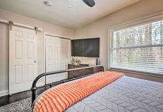 Others 4 Atlanta Retreat w/ Deck in Greenbriar Area!