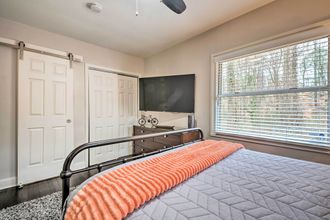其他 4 Atlanta Retreat w/ Deck in Greenbriar Area!