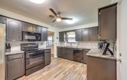 Others 3 Broken Arrow Home: Family-friendly Amenities!