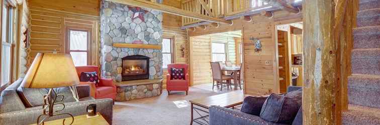 Others Interlochen Cabin w/ Fireplace - Near State Park!