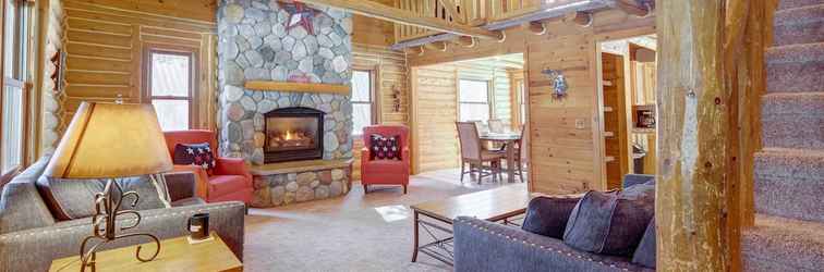 Others Interlochen Cabin w/ Fireplace - Near State Park!