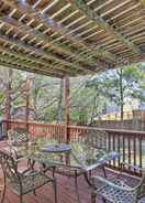 Imej utama San Antonio Abode w/ Spacious Backyard & Deck