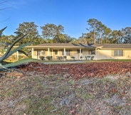 Others 4 Spacious Gainesville Retreat w/ Backyard!