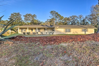 Others 4 Spacious Gainesville Retreat w/ Backyard!