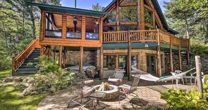 Others Serene Lakefront Lodge w/ Docks on 8 Acres!