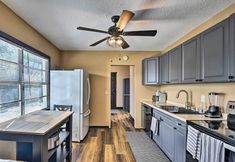 Others 2 Downtown Deland Home: Walk to Stetson University!