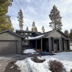 Interior 1 Modern Sunriver Home w/ Hot Tub: Ski, Hike & Bike!, High Desert Museum Hotels