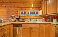 Others 3 Cozy Truckee Cabin w/ Sauna: 11 Mi to Sugar Bowl!